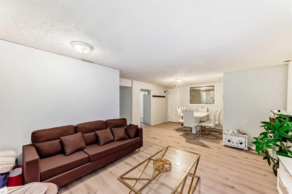 2208 47 Street Se, Calgary, AB - Indoor Photo Showing Living Room
