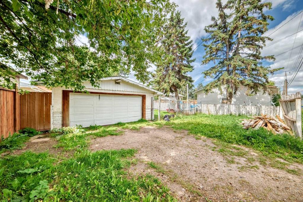 2208 47 Street Se, Calgary, AB - Outdoor