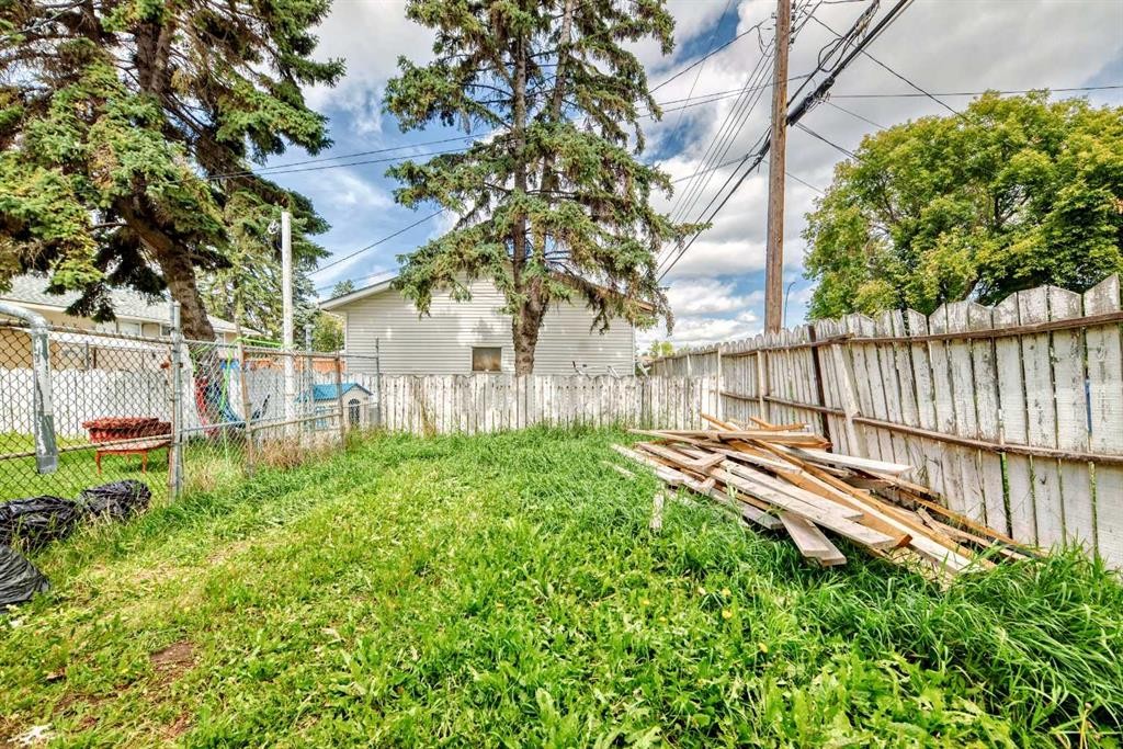 2208 47 Street Se, Calgary, AB - Outdoor
