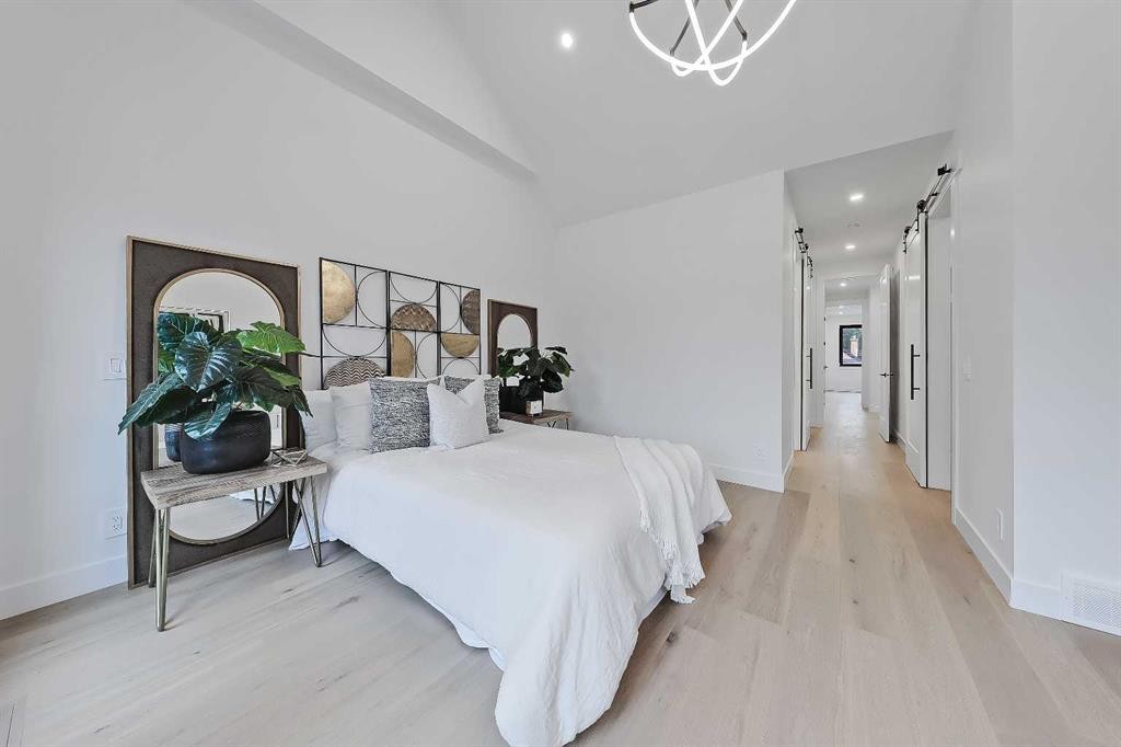 2720 5 Avenue Nw, Calgary, AB - Indoor Photo Showing Bedroom