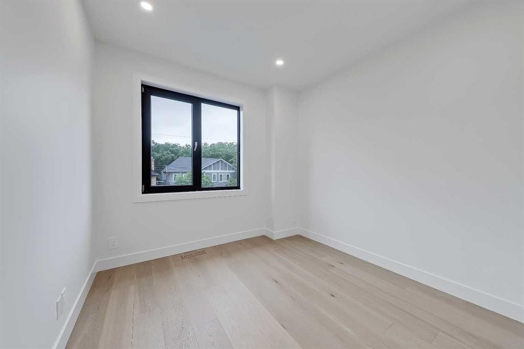 2720 5 Avenue Nw, Calgary, AB - Indoor Photo Showing Other Room
