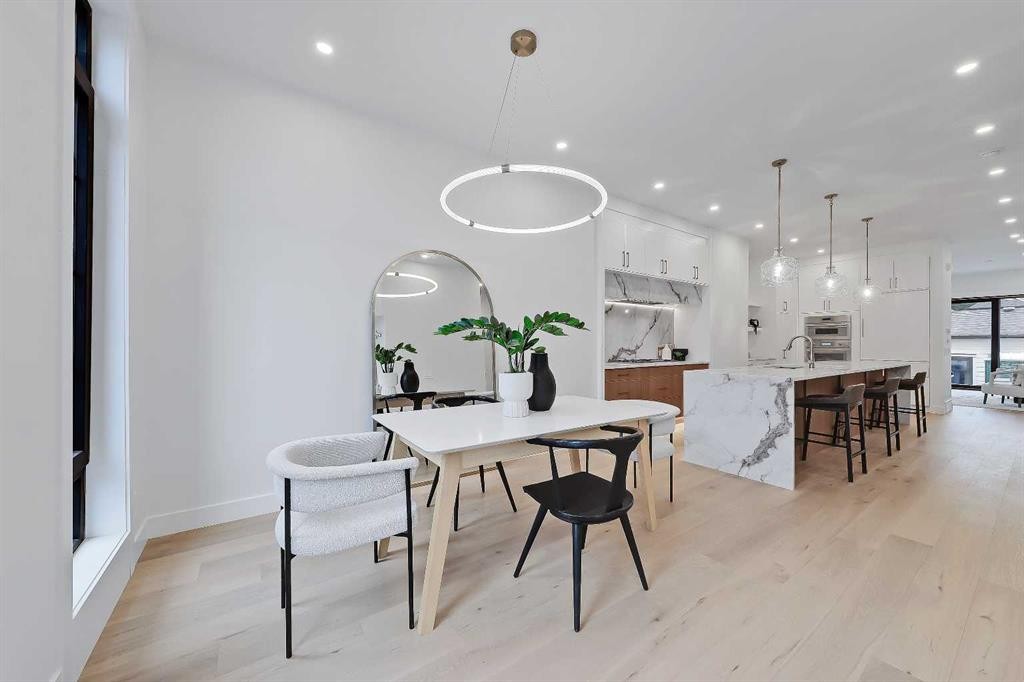 2720 5 Avenue Nw, Calgary, AB - Indoor Photo Showing Dining Room