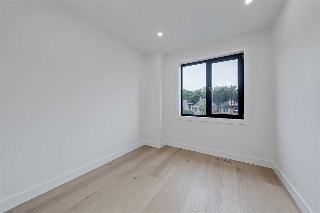2720 5 Avenue Nw, Calgary, AB - Indoor Photo Showing Other Room
