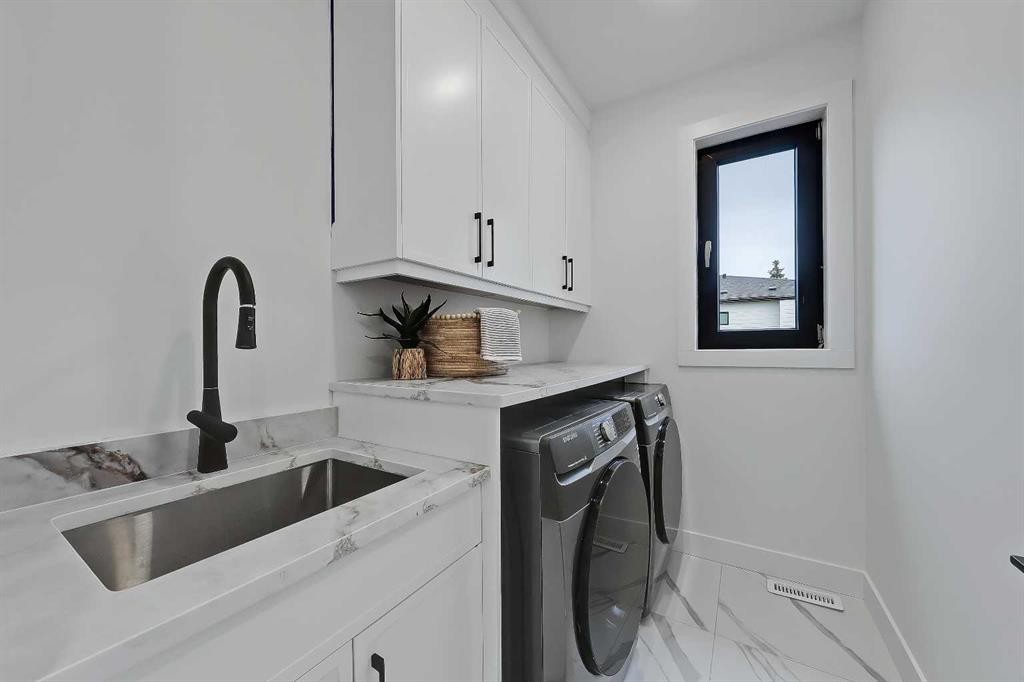 2720 5 Avenue Nw, Calgary, AB - Indoor Photo Showing Laundry Room