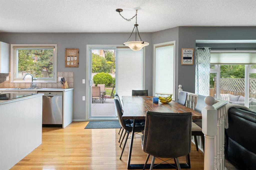 156 Woodfield Road Sw, Calgary, AB - Indoor