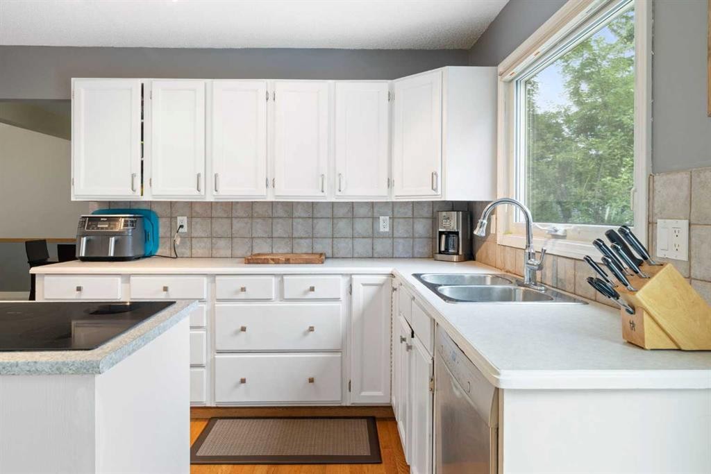 156 Woodfield Road Sw, Calgary, AB - Indoor Photo Showing Kitchen With Double Sink