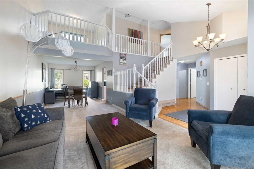 156 Woodfield Road Sw, Calgary, AB - Indoor Photo Showing Living Room