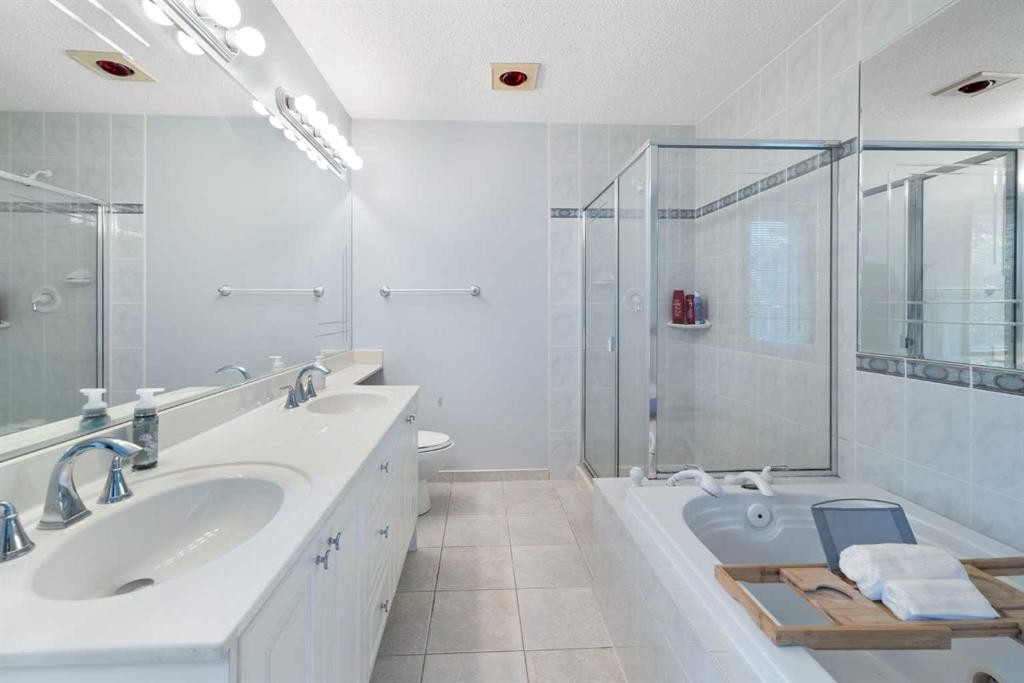 156 Woodfield Road Sw, Calgary, AB - Indoor Photo Showing Bathroom