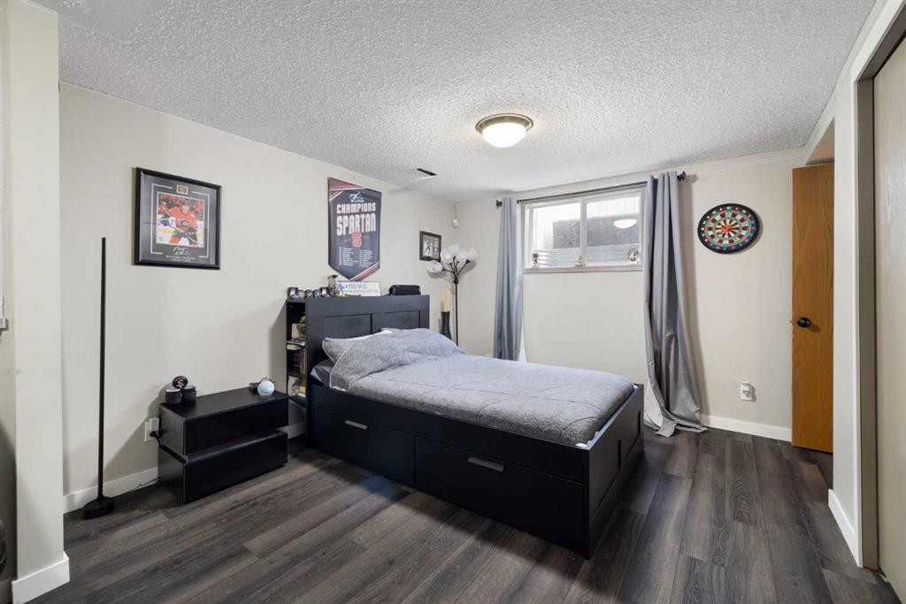 156 Woodfield Road Sw, Calgary, AB - Indoor Photo Showing Bedroom