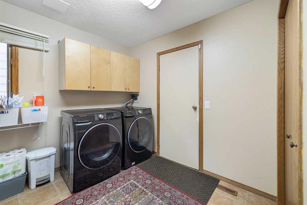 156 Woodfield Road Sw, Calgary, AB - Indoor Photo Showing Laundry Room