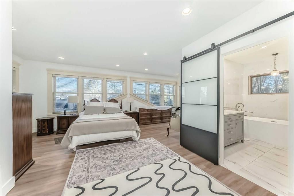 342 Superior Avenue Sw, Calgary, AB - Indoor Photo Showing Other Room