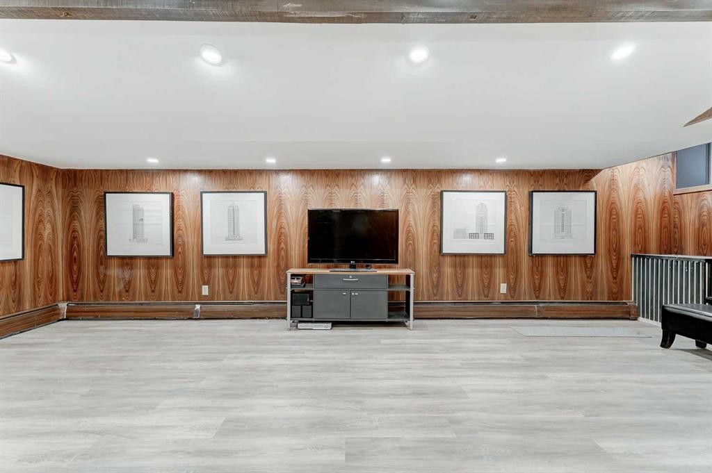 342 Superior Avenue Sw, Calgary, AB - Indoor Photo Showing Other Room