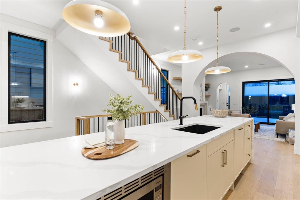 1904 48 Avenue Sw, Calgary, AB - Indoor Photo Showing Kitchen With Upgraded Kitchen
