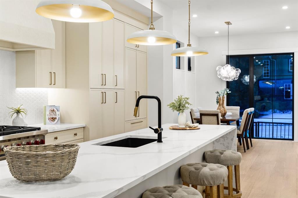 1904 48 Avenue Sw, Calgary, AB - Indoor Photo Showing Kitchen With Upgraded Kitchen