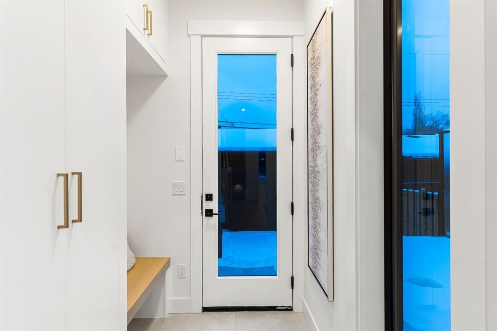 1904 48 Avenue Sw, Calgary, AB - Indoor Photo Showing Other Room