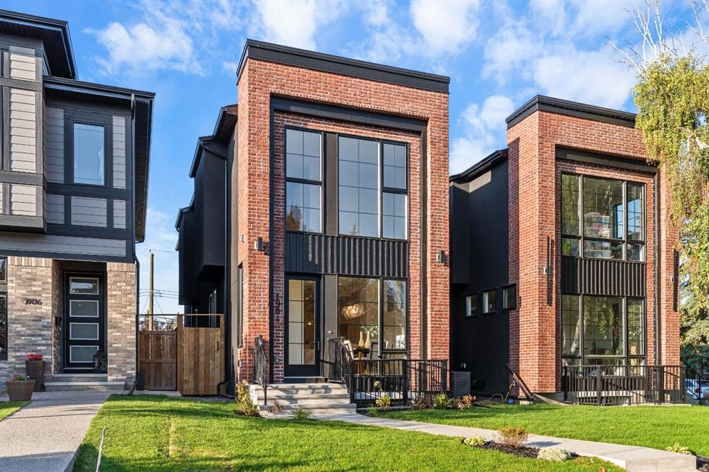 1904 48 Avenue Sw, Calgary, AB - Outdoor With Facade