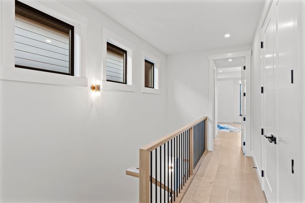 1904 48 Avenue Sw, Calgary, AB - Indoor Photo Showing Other Room