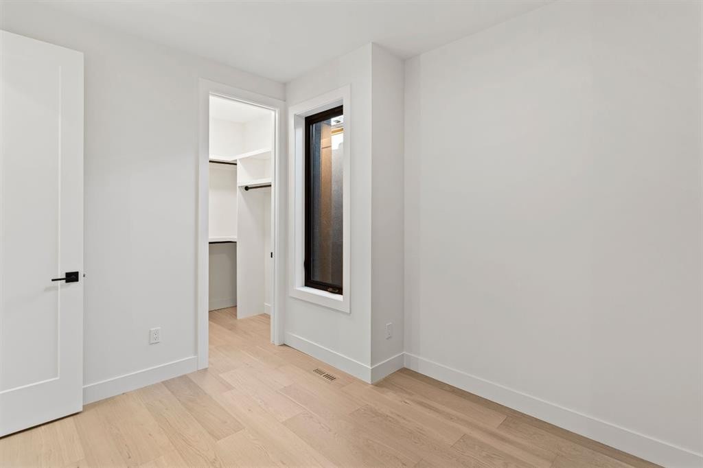1904 48 Avenue Sw, Calgary, AB - Indoor Photo Showing Other Room