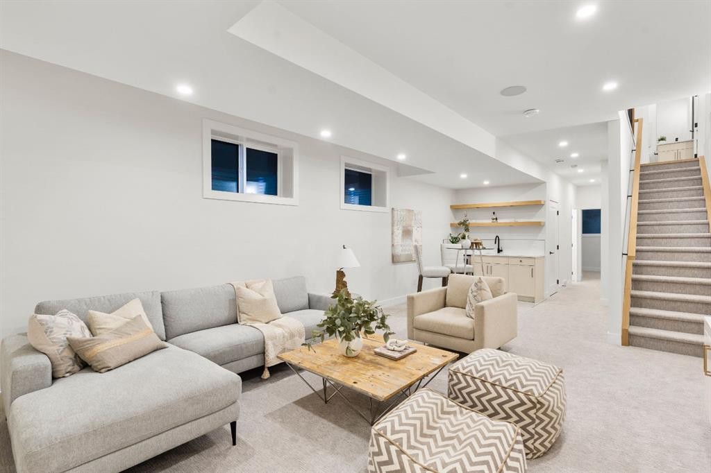 1904 48 Avenue Sw, Calgary, AB - Indoor Photo Showing Living Room