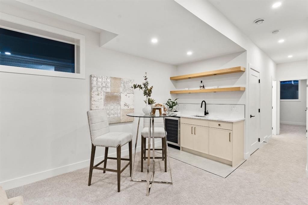 1904 48 Avenue Sw, Calgary, AB - Indoor