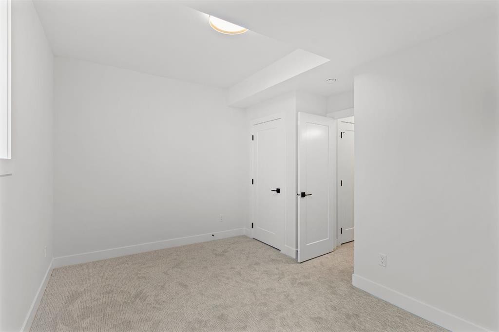 1904 48 Avenue Sw, Calgary, AB - Indoor Photo Showing Other Room