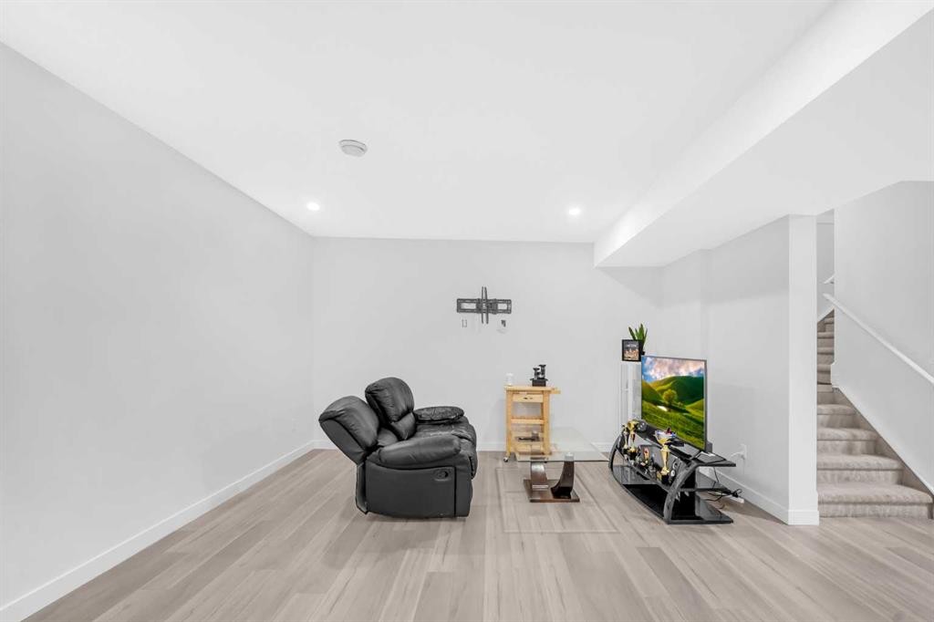 134 Corner Meadows Common Ne, Calgary, AB - Indoor Photo Showing Other Room
