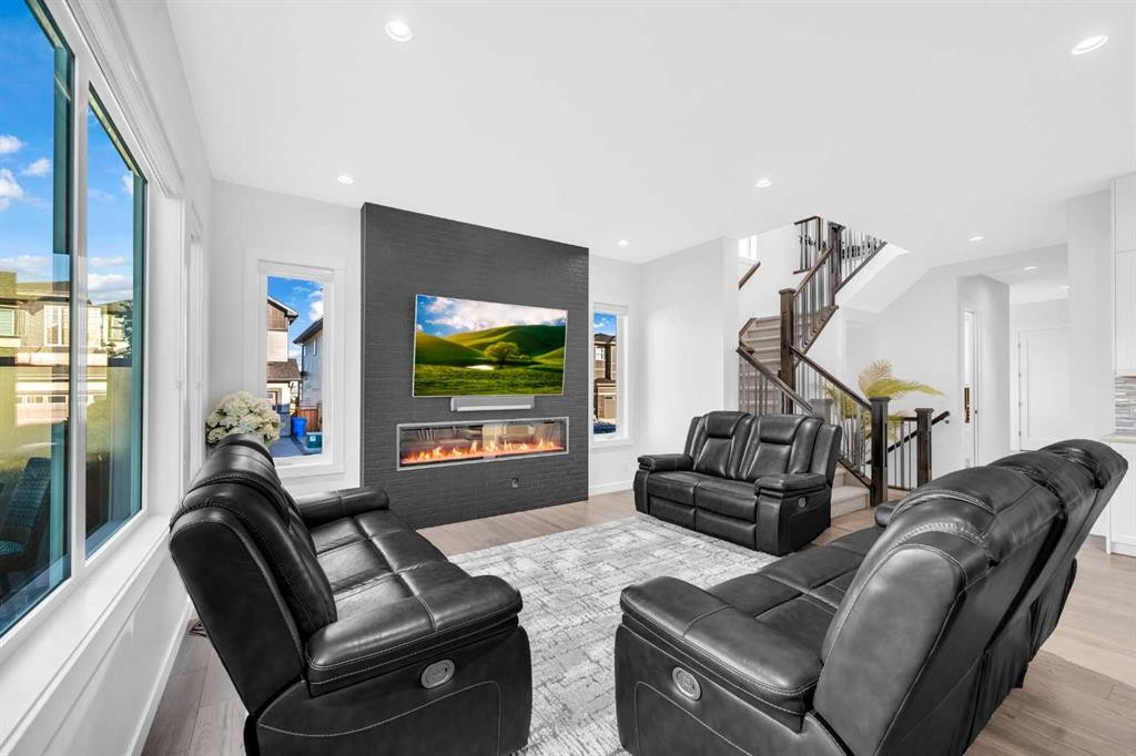 134 Corner Meadows Common Ne, Calgary, AB - Indoor Photo Showing Living Room