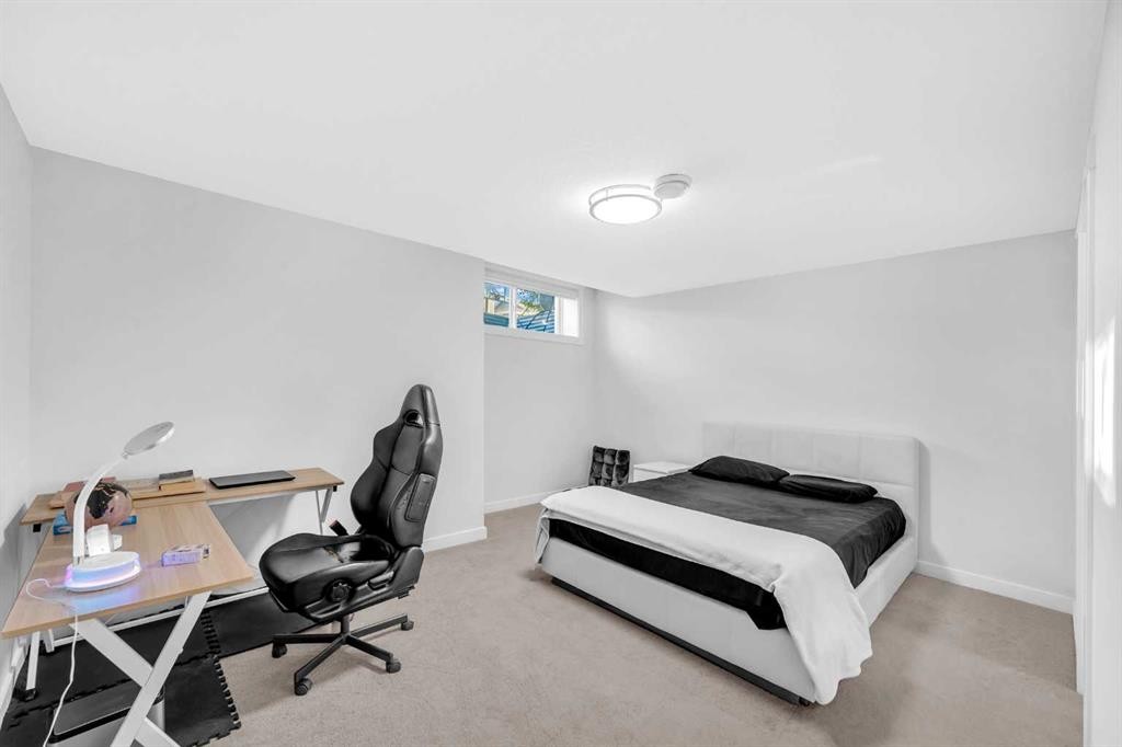 134 Corner Meadows Common Ne, Calgary, AB - Indoor Photo Showing Bedroom