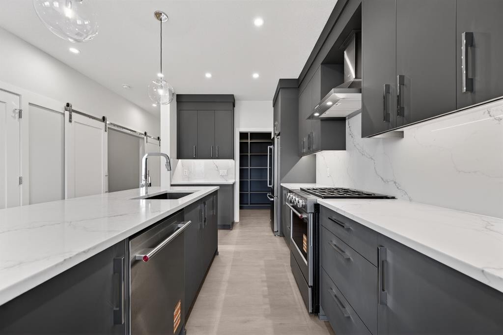 93 Walgrove Bay Se, Calgary, AB - Indoor Photo Showing Kitchen With Upgraded Kitchen