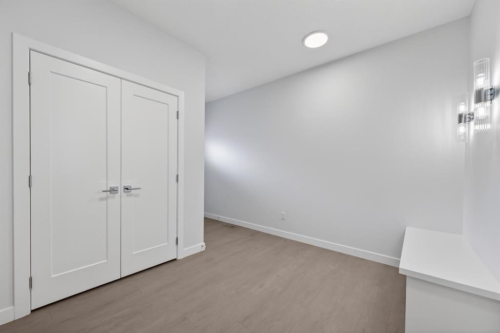 93 Walgrove Bay Se, Calgary, AB - Indoor Photo Showing Other Room