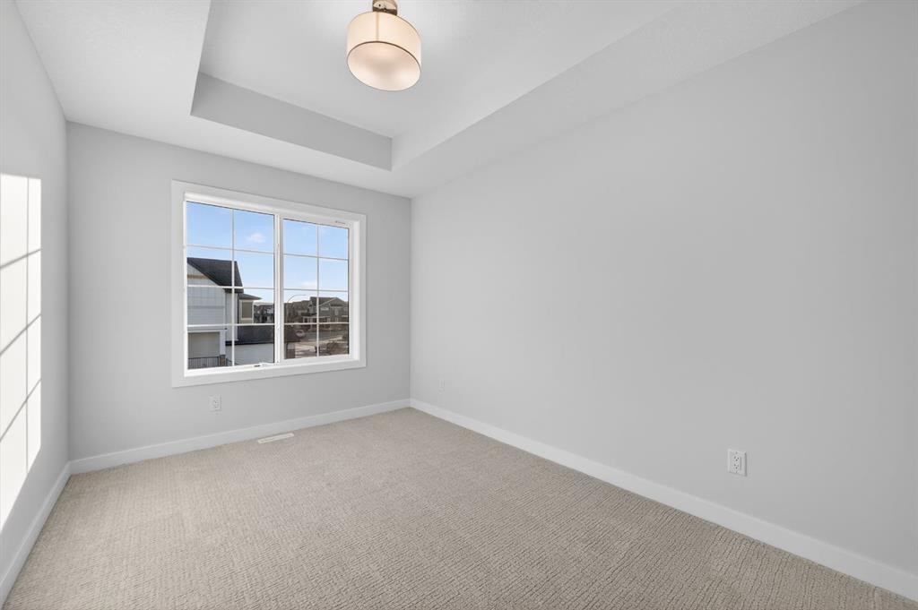 93 Walgrove Bay Se, Calgary, AB - Indoor Photo Showing Other Room