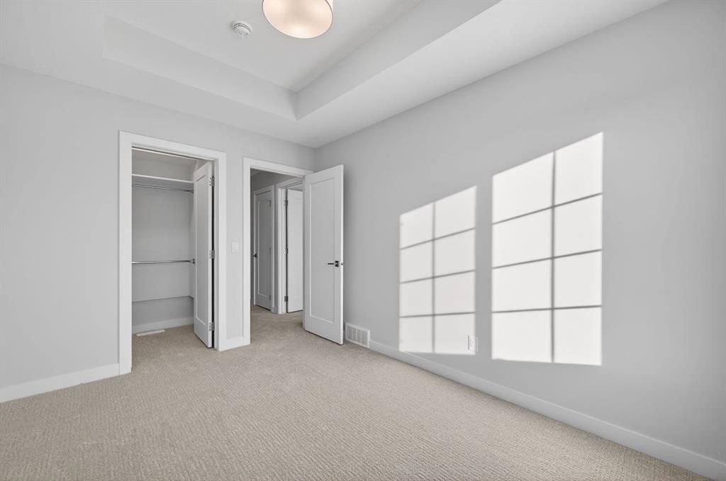 93 Walgrove Bay Se, Calgary, AB - Indoor Photo Showing Other Room