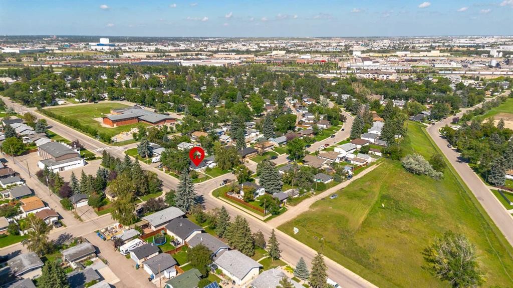 228 Lynnwood Drive Se, Calgary, AB - Outdoor With View