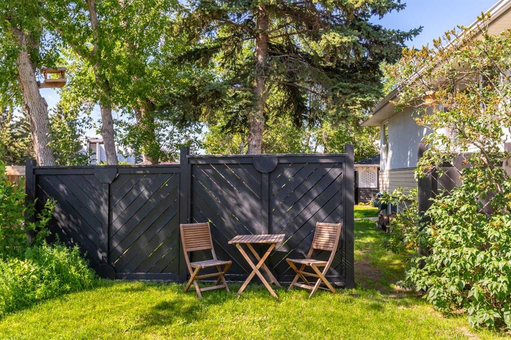 228 Lynnwood Drive Se, Calgary, AB - Outdoor