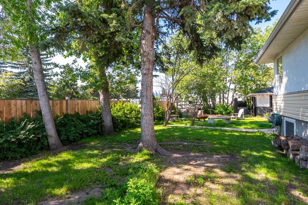 228 Lynnwood Drive Se, Calgary, AB - Outdoor