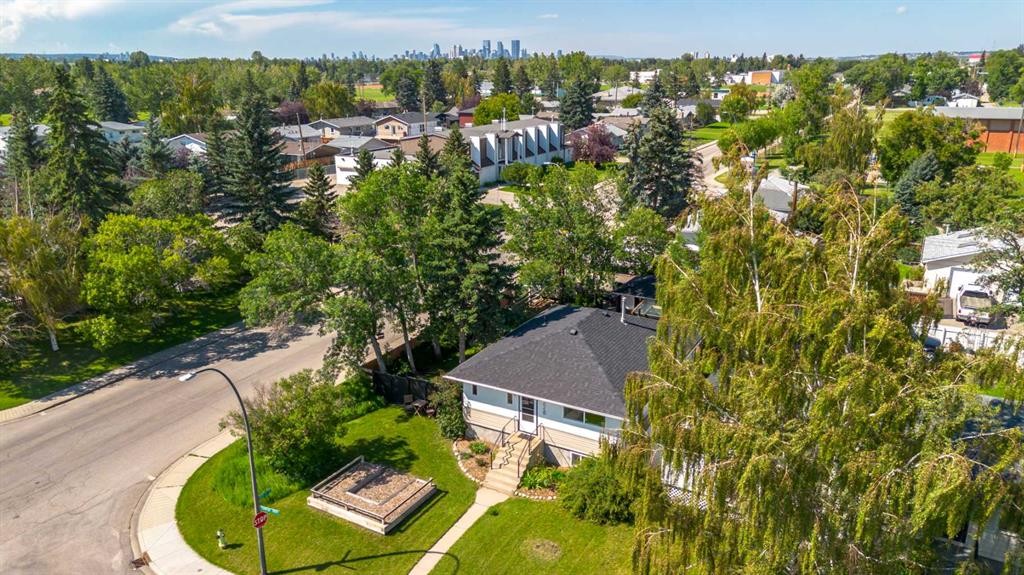 228 Lynnwood Drive Se, Calgary, AB - Outdoor With View