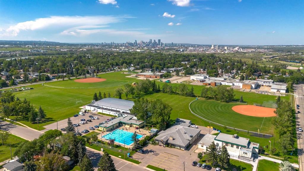 228 Lynnwood Drive Se, Calgary, AB - Outdoor With View