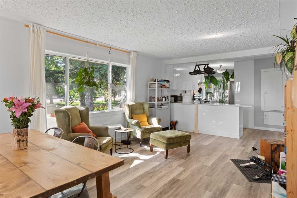 228 Lynnwood Drive Se, Calgary, AB - Indoor