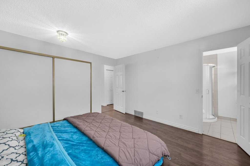 64 Castledale Crescent Ne, Calgary, AB - Indoor Photo Showing Bedroom