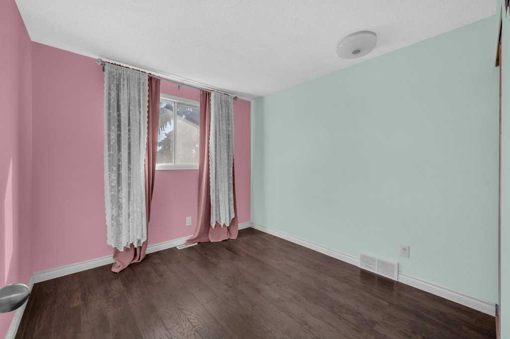 64 Castledale Crescent Ne, Calgary, AB - Indoor Photo Showing Other Room