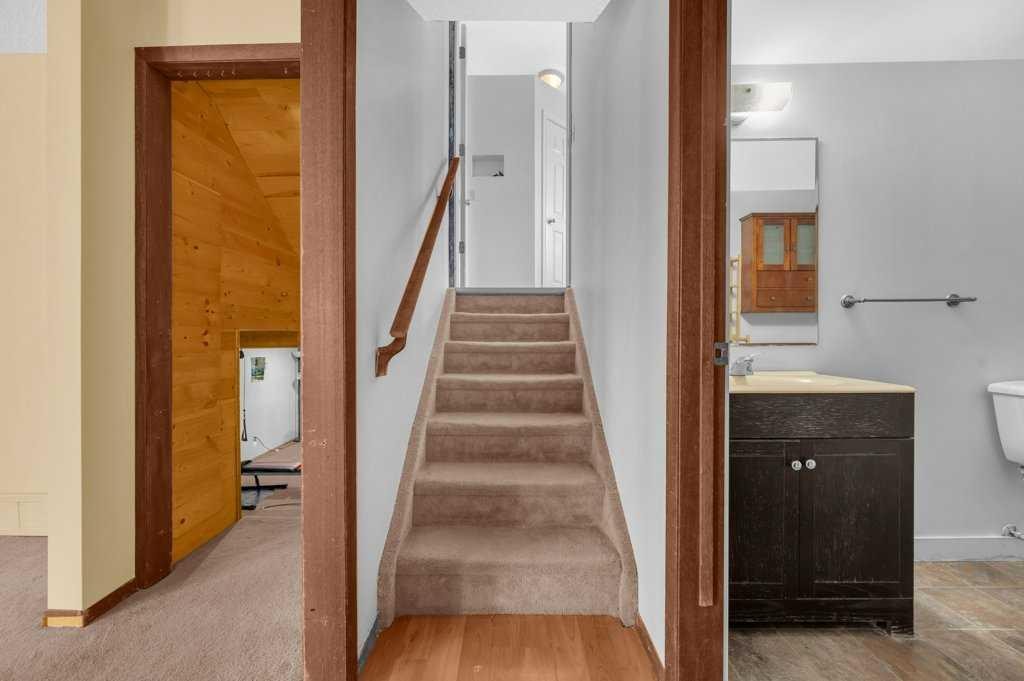 64 Castledale Crescent Ne, Calgary, AB - Indoor Photo Showing Other Room