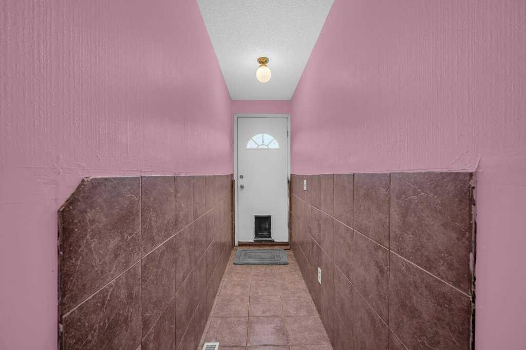 64 Castledale Crescent Ne, Calgary, AB - Indoor