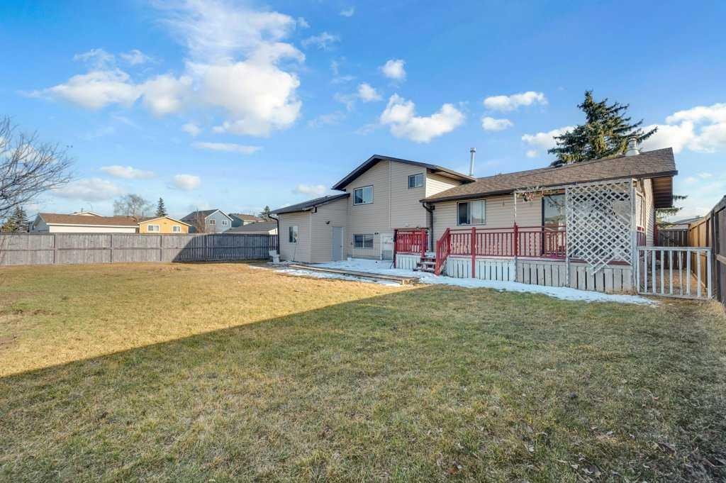 64 Castledale Crescent Ne, Calgary, AB - Outdoor