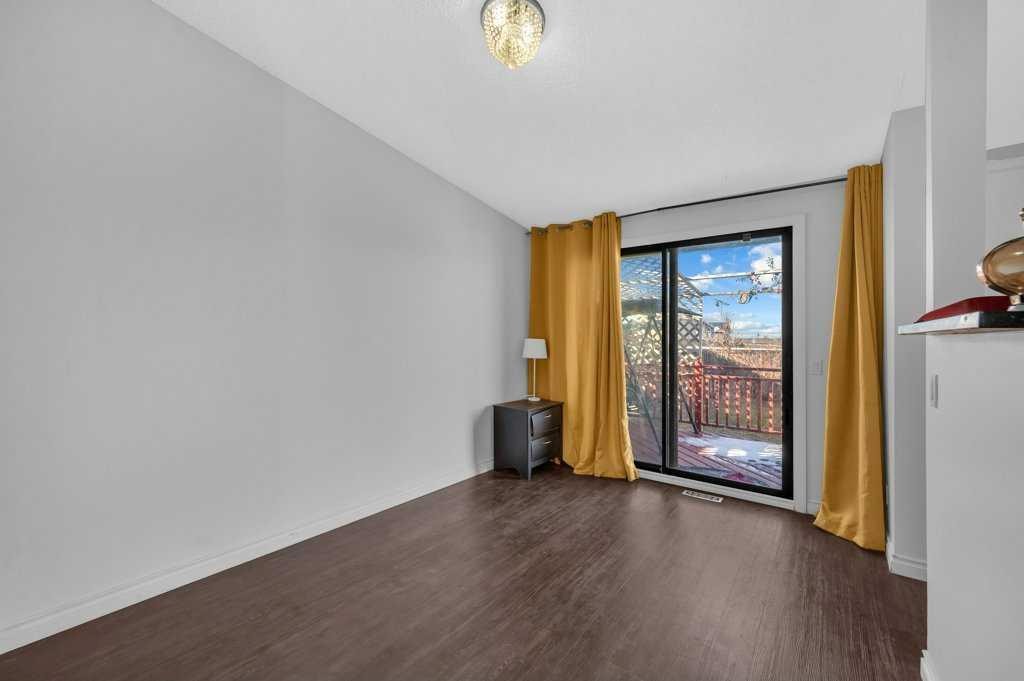 64 Castledale Crescent Ne, Calgary, AB - Indoor Photo Showing Other Room