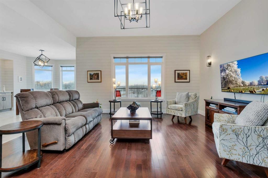 533 Birch Close, Birchcliff, AB - Indoor Photo Showing Living Room