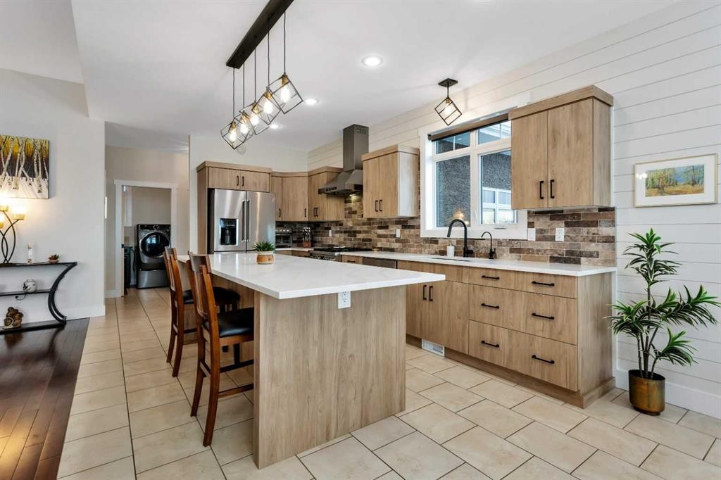 533 Birch Close, Birchcliff, AB - Indoor Photo Showing Kitchen With Upgraded Kitchen