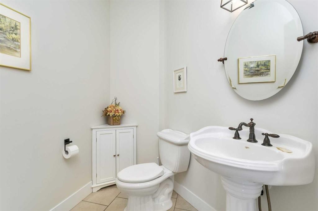 533 Birch Close, Birchcliff, AB - Indoor Photo Showing Bathroom