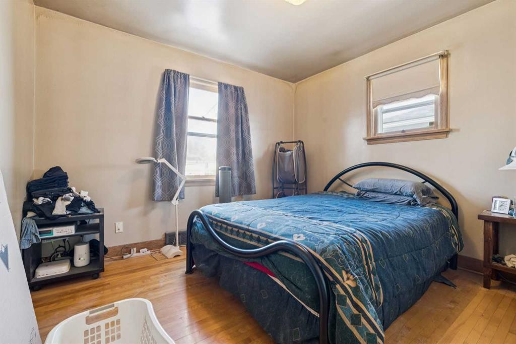 450 34 Avenue Nw, Calgary, AB - Indoor Photo Showing Bedroom