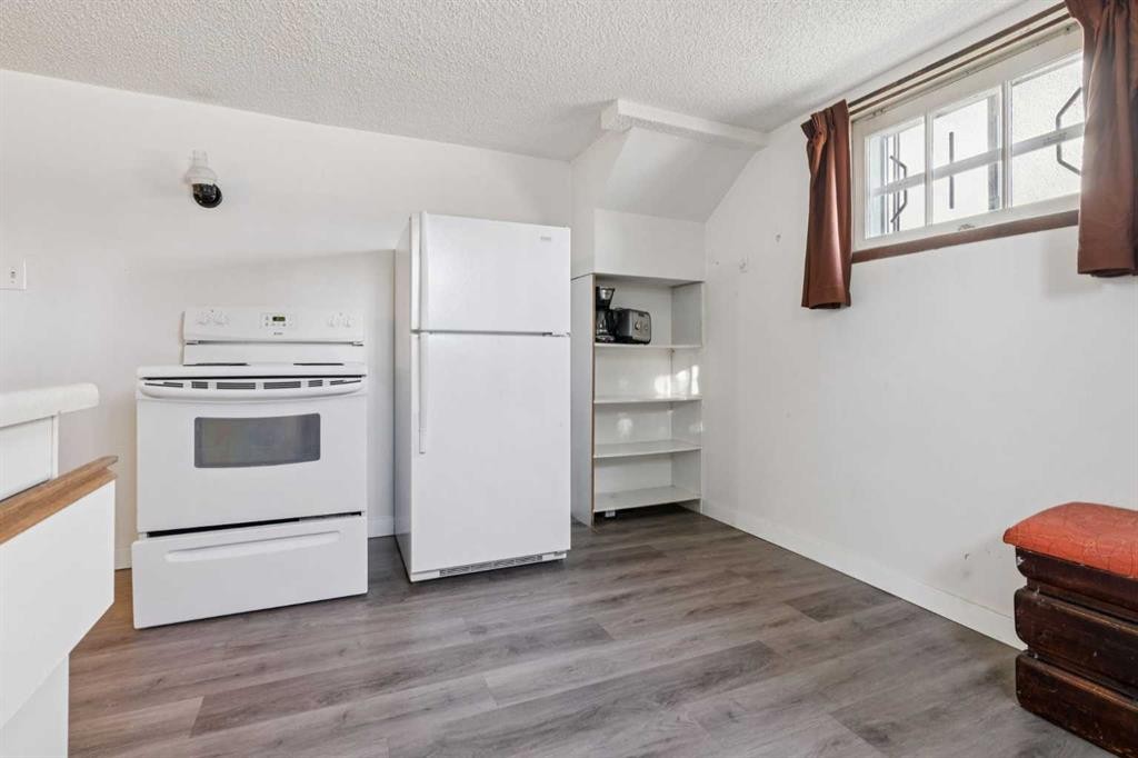 450 34 Avenue Nw, Calgary, AB - Indoor Photo Showing Kitchen