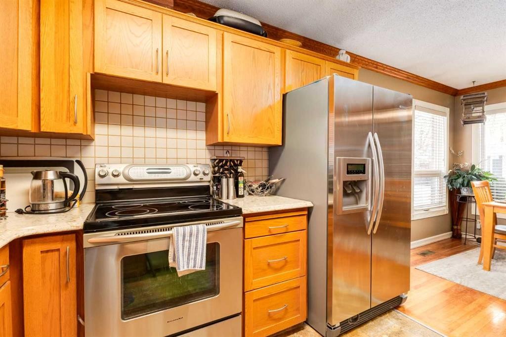 21 Midridge Green Se, Calgary, AB - Indoor Photo Showing Kitchen